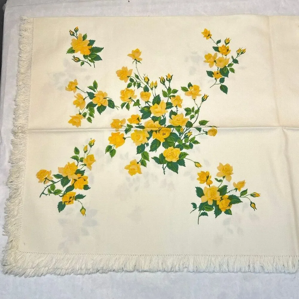 Vtg Tablecloth & Napkin Set Floral Print Yellow Rose Green Leaves Fringe 35